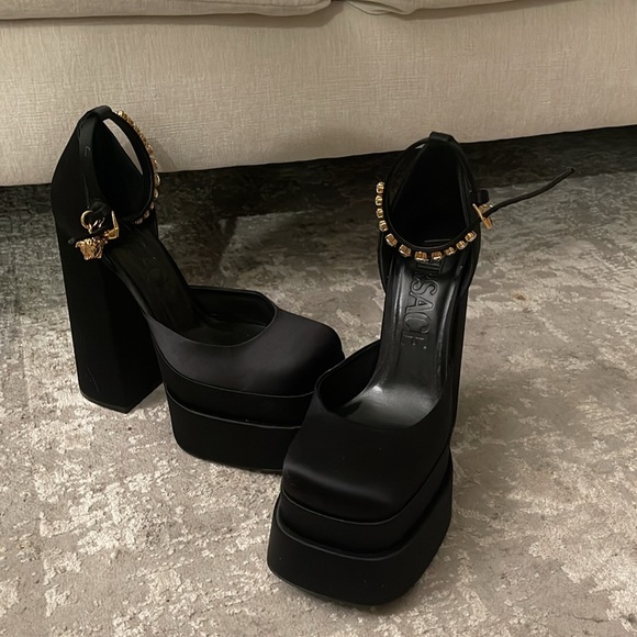 Versace D'orsay Satin Pumps Size 38.5 - Picture 7 of 7